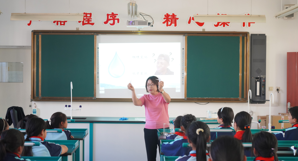 “Z6尊龙科技·与爱同业”关爱村落儿童爱心科普进校园公益活动