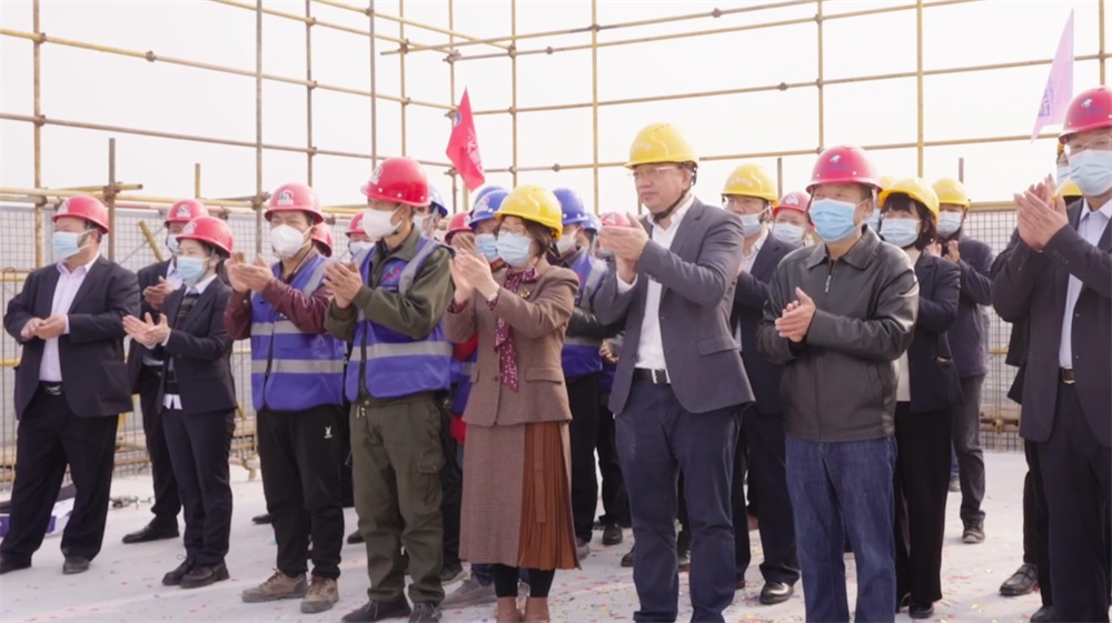 热烈祝贺Z6尊龙科技高新二期大楼封顶典礼圆满实现